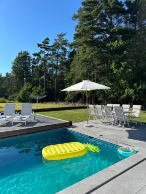 Trivsam villa med pool, Färjestaden